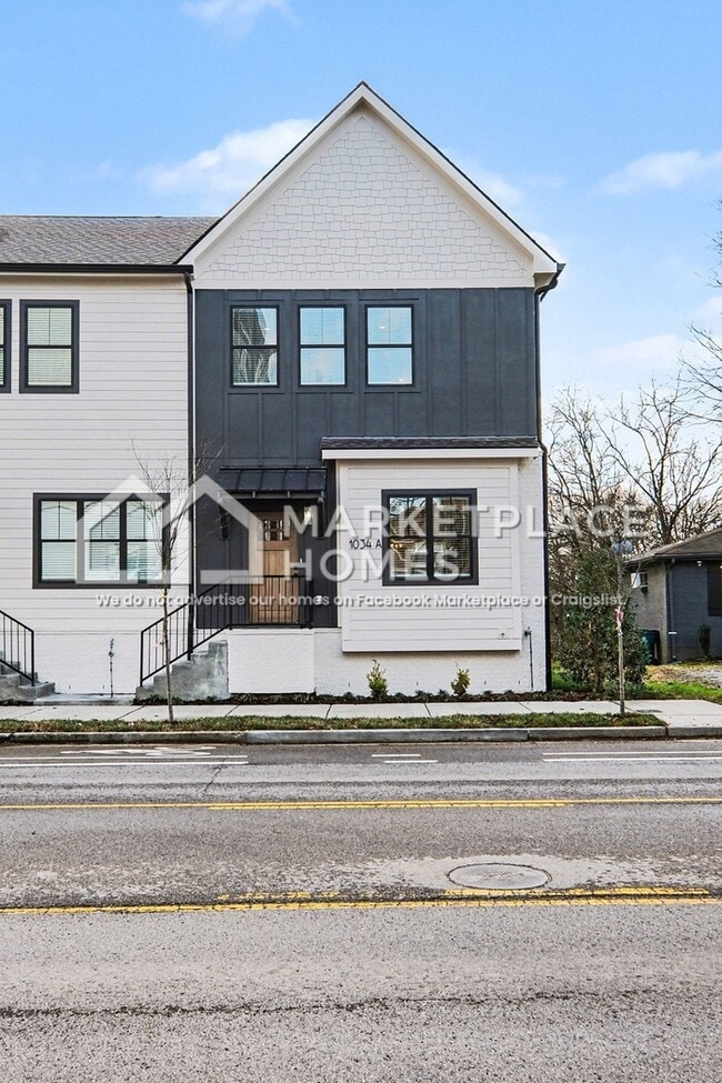 Photo - 1034 E Trinity Ln Townhome