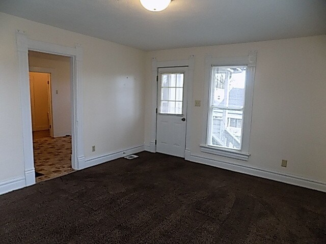 Primary Photo - 127 N Sycamore St