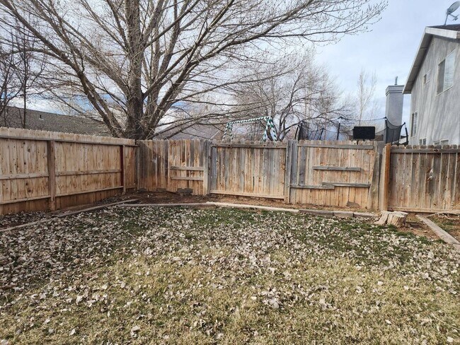 Building Photo - 4 bed Single Family Home Close to Iron Spr...
