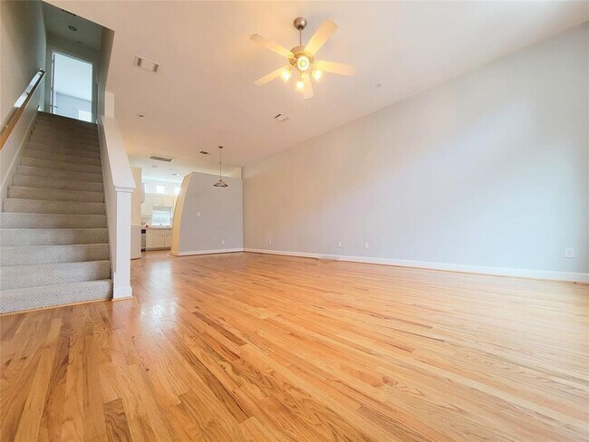 Building Photo - 8715 Meadowcroft Dr