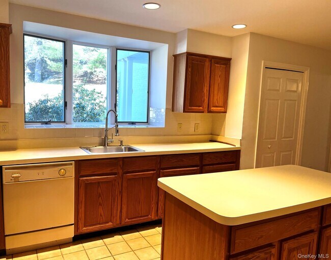 Foto del edificio - 7 Carroll Blvd