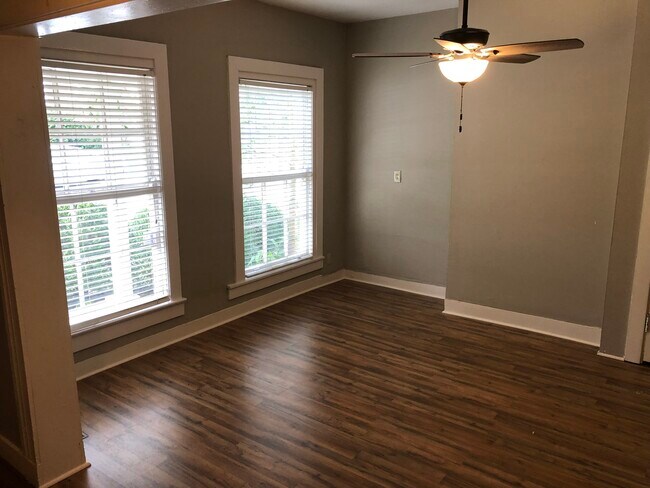Living room (laminate flooring) - 416 N Limestone