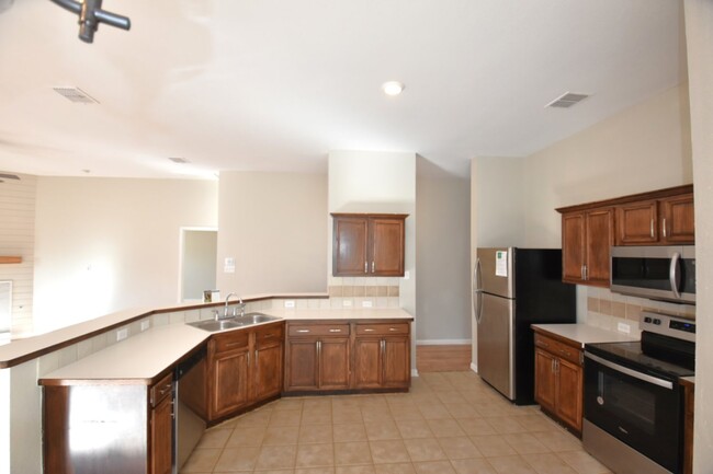 Building Photo - 8117 Hennessey