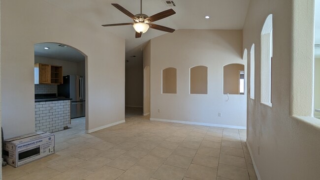 Building Photo - 855 W Taylor Ave