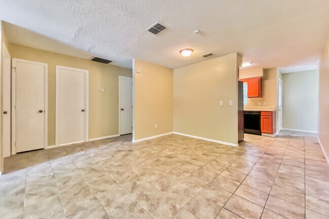 Building Photo - 39643 Meadowood Loop