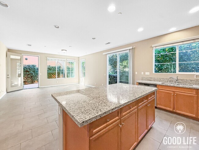 Building Photo - Stunning 4B/3BA house in San Elijo Hills!