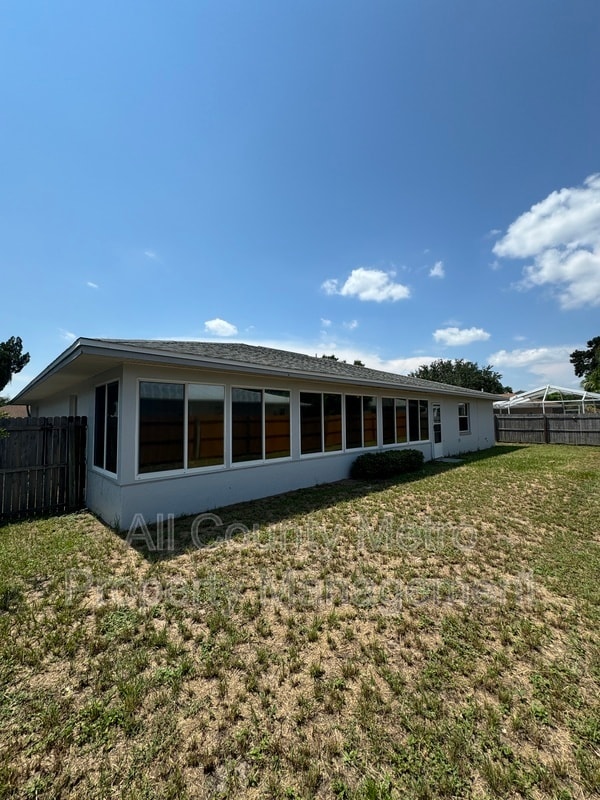 Building Photo - 261 Daisy Estates Dr