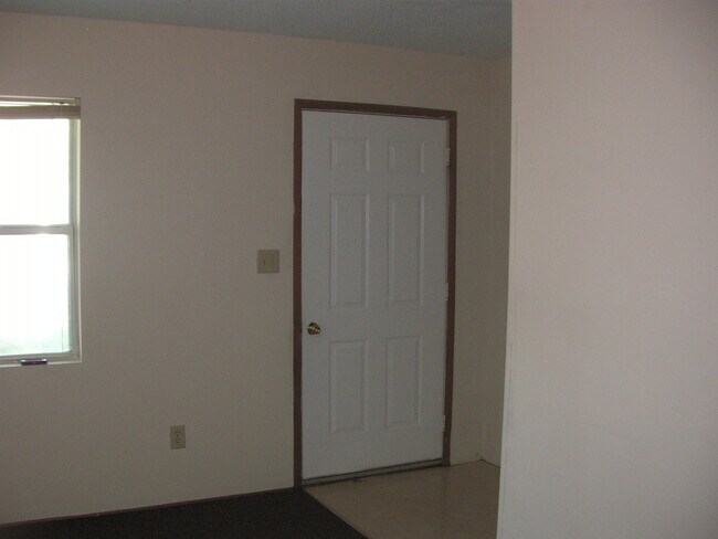 Foto del edificio - Two Story Home located in City Limits