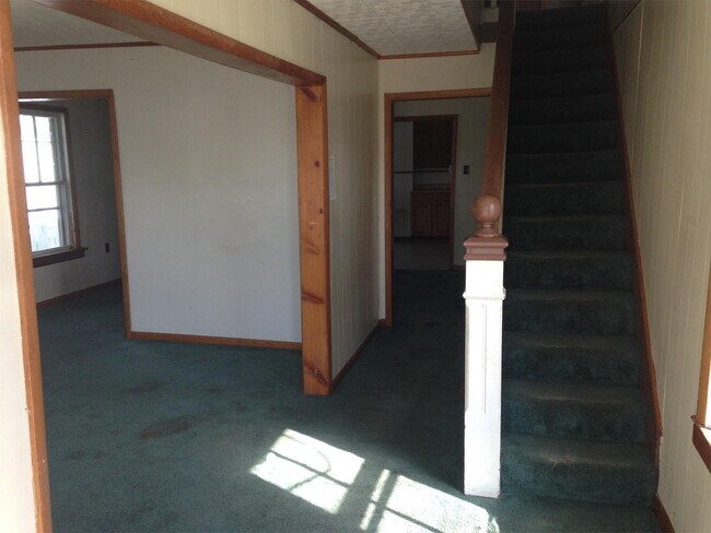 Building Photo - 431 E Race St