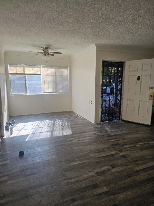 Foto principal - 1250 Yosemite Dr