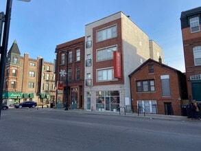 Building Photo - 1837 W North Ave