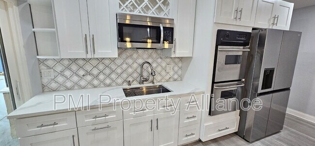 Foto del edificio - 5015 Nassau Cir