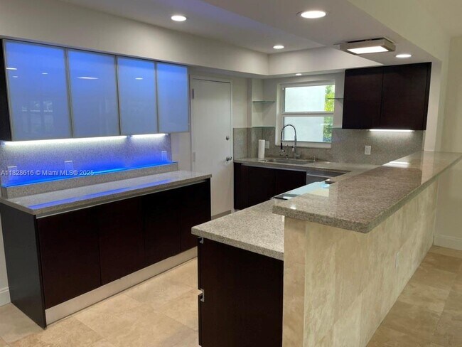 Foto del edificio - 1330 NE 105th St