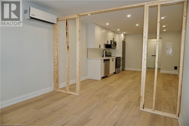 Building Photo - 588 Barton St E