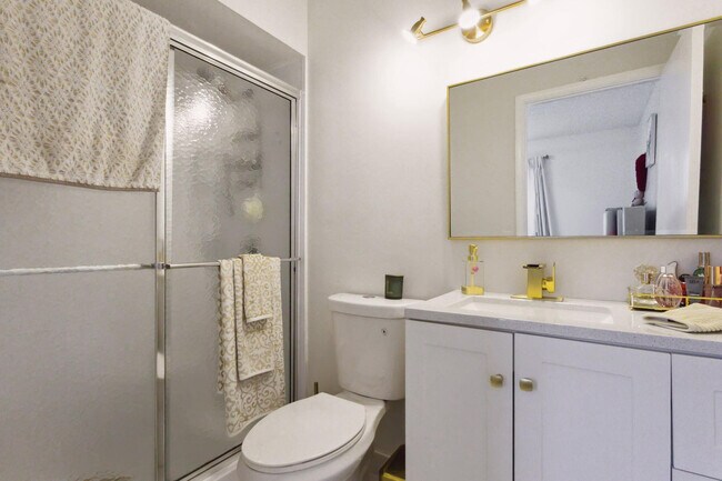 Foto del edificio - 368 Waterside Dr