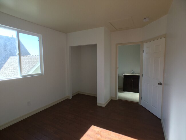 Dormitorio de 10x11 - 1227 W 37th Dr