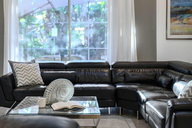 Foto del edificio - 4140 Oak Tree Dr