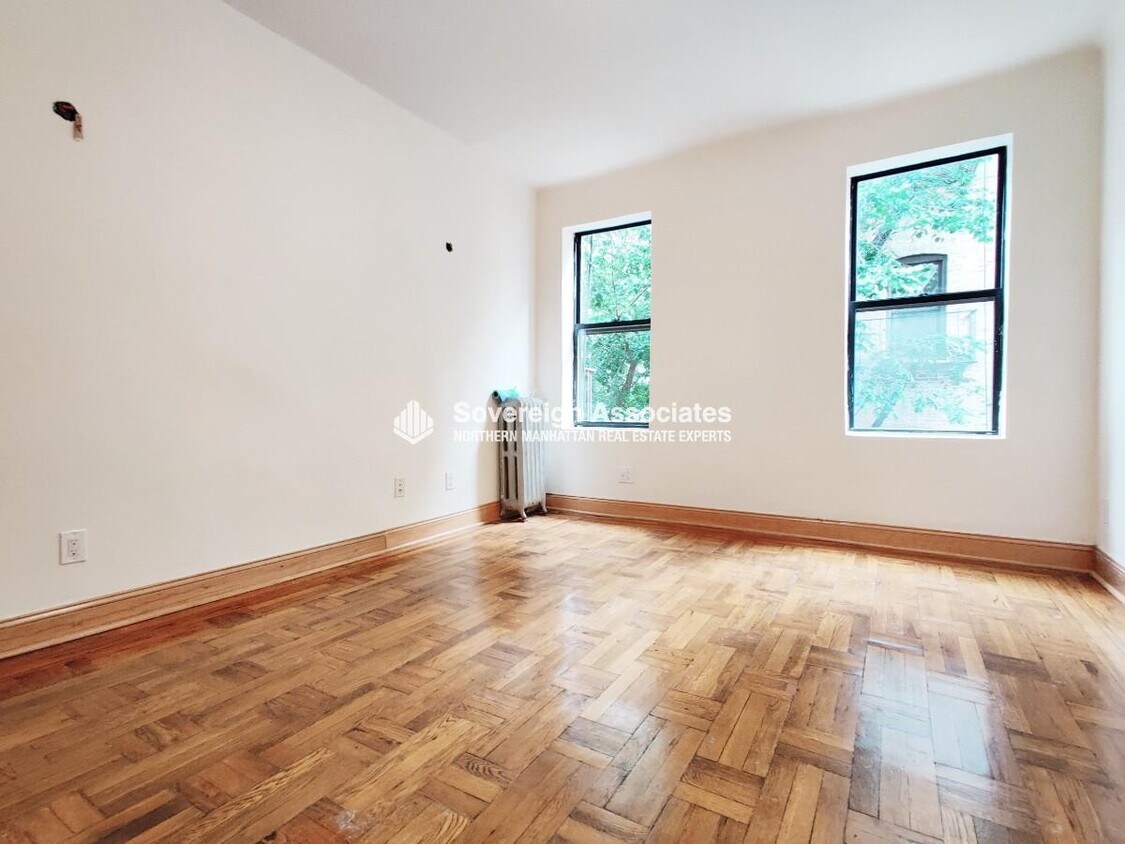 Foto principal - 64 W 108th St