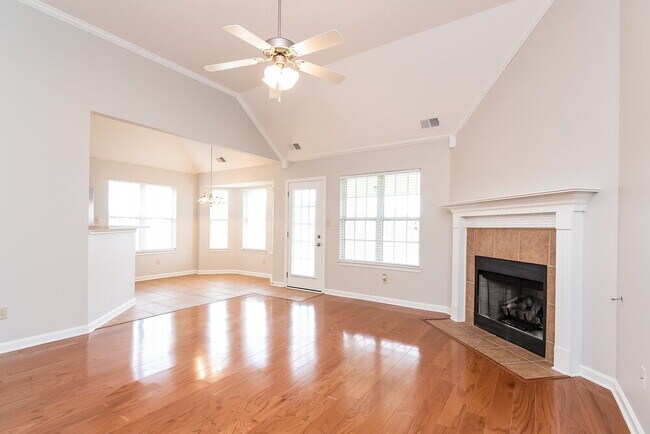 Building Photo - 4190 Louden Dr