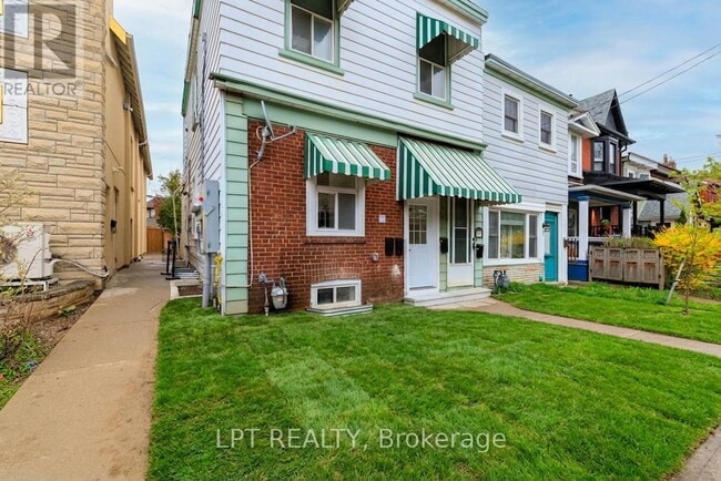 Building Photo - 627 Crawford St