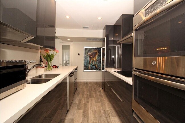 Foto del edificio - 17560 Atlantic Blvd