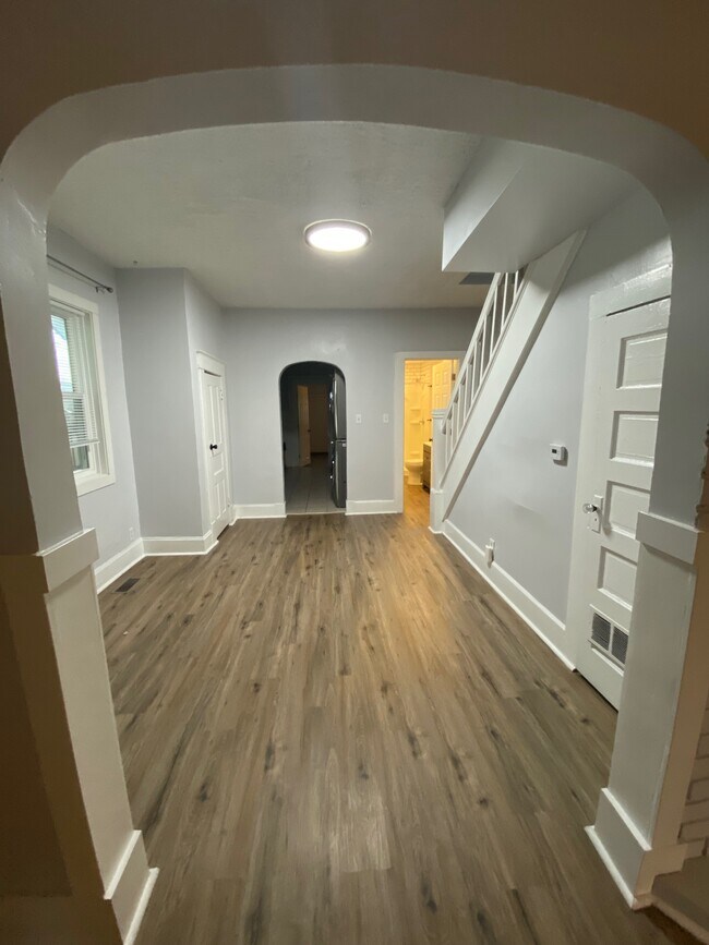 Comedor - 1202 Hoefgen St