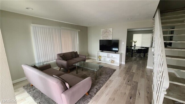 Building Photo - 4 br, 3 bath House - 11525 Haro Ave