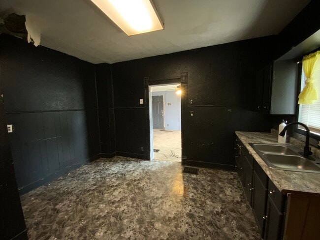 Foto del edificio - 1102 N Bowman Ave