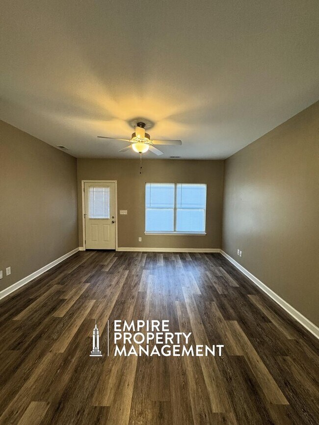 Foto del edificio - 216 Fern Bank Dr