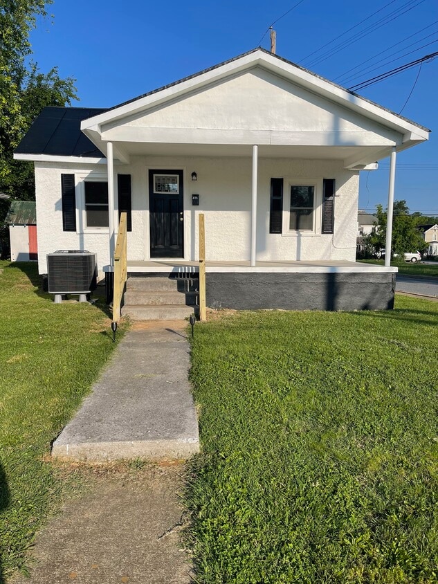 Front - 325 Pine St