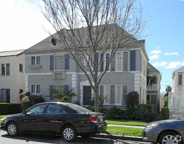 Building Photo - 225 S Elm Dr