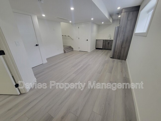 Photo du bâtiment - 17931-17960 60 St NW