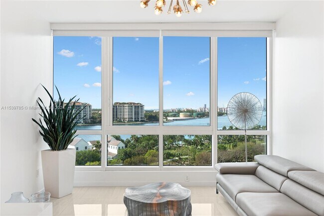 Foto del edificio - 100 South Pointe Dr