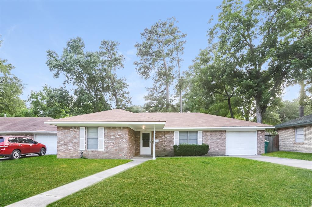 Primary Photo - 1403 N Roberson St