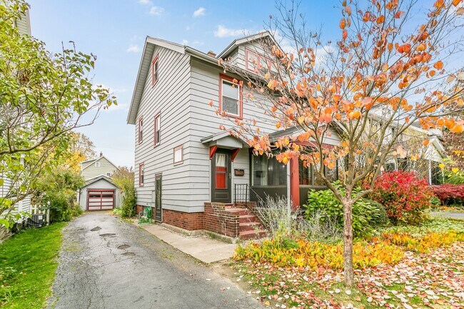 Building Photo - 347 Laurelton Rd