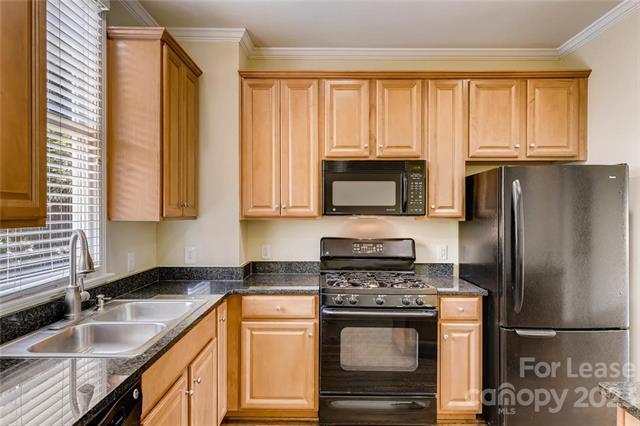 Building Photo - 1305 Summit Greenway Court