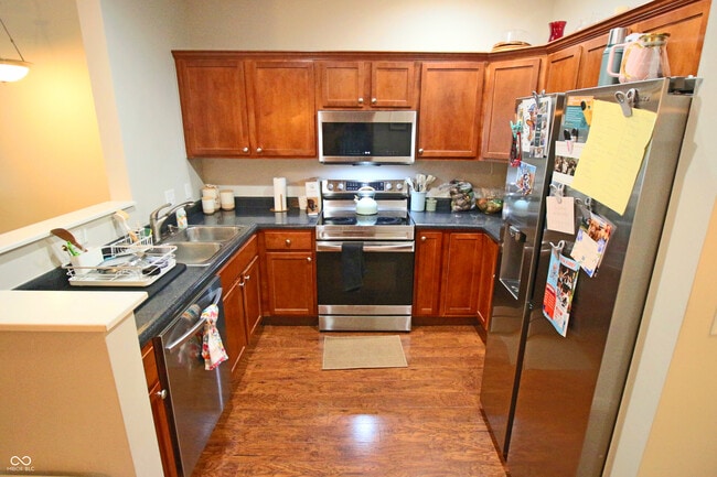 Foto del edificio - 6593 Reserve Dr