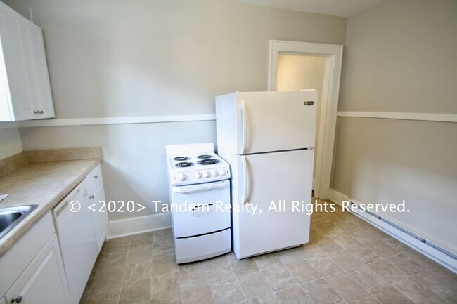Building Photo - 1602 16th Ave S Apt 2
