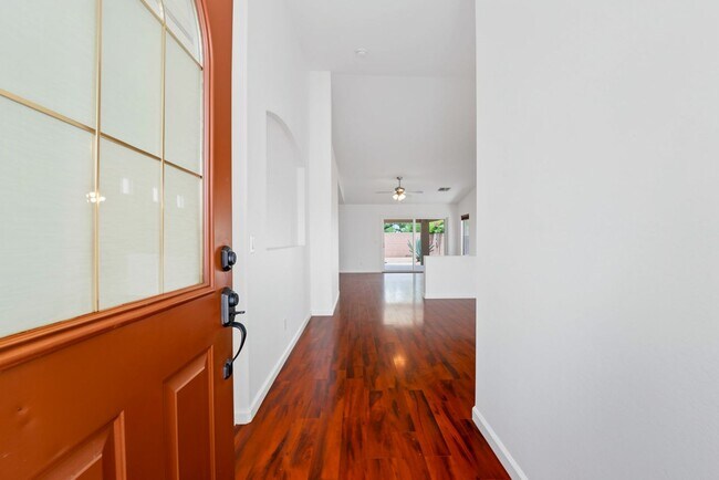Foto del edificio - Well maintained 3 bedroom home in Cave Creek AZ - Available Today!