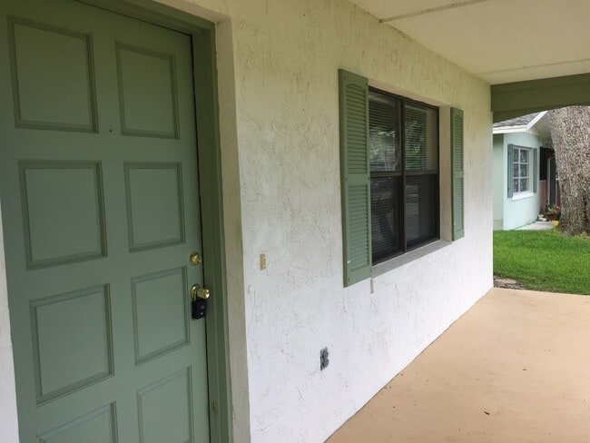 Building Photo - 16 Farraday Ln