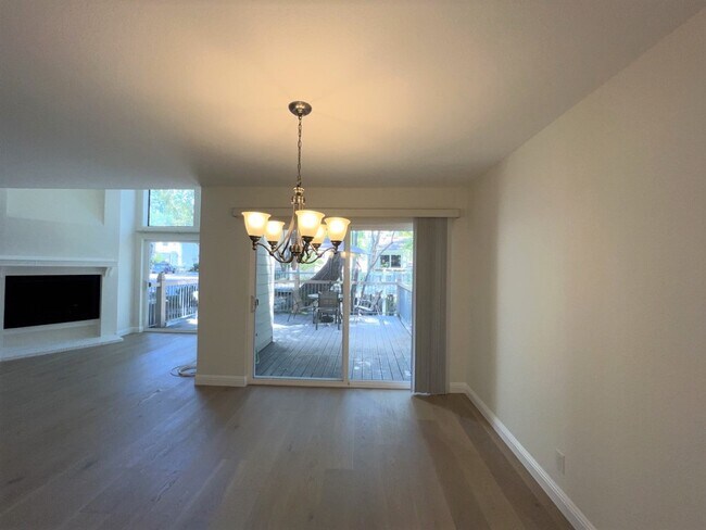 Building Photo - 1222 S Westlake Blvd