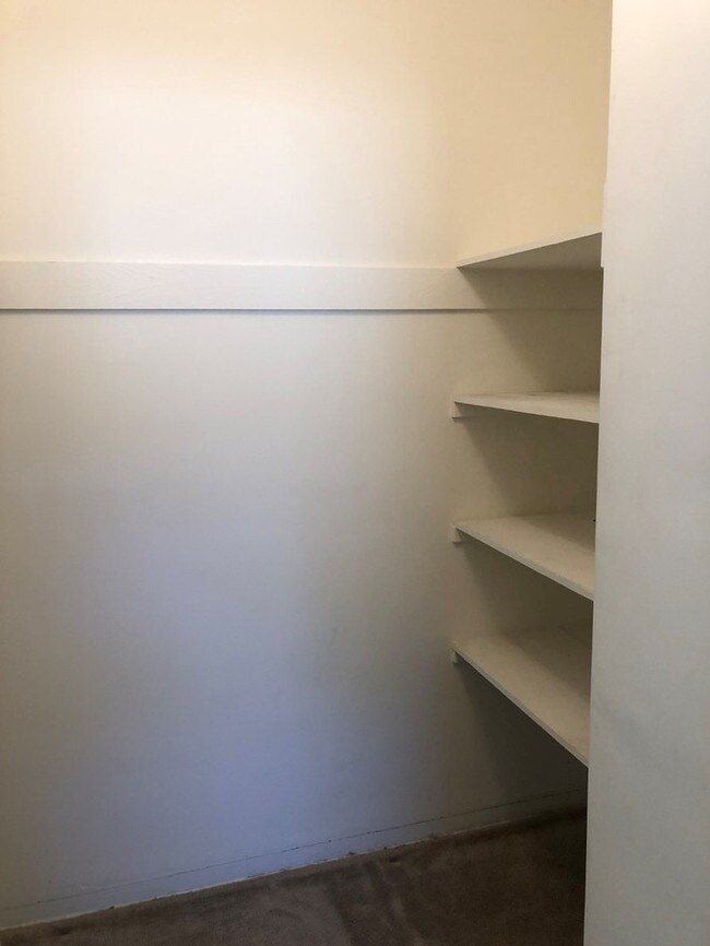 Building Photo - CUTE Los Feliz Studio! *ONE MONTH FREE*