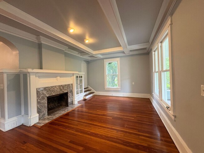 Building Photo - 500 S Eola Dr