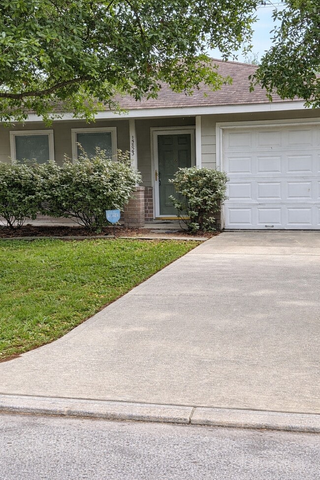 Building Photo - 15823 Regal Trace Ln