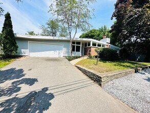 6 Cushing Rd