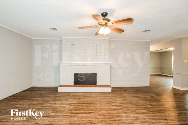 Building Photo - 1020 Mary Dr