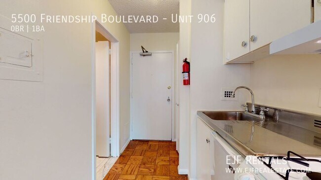 Foto del edificio - 5500 Friendship Blvd