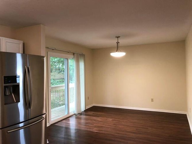 Foto del edificio - 6451 Riverside Dr