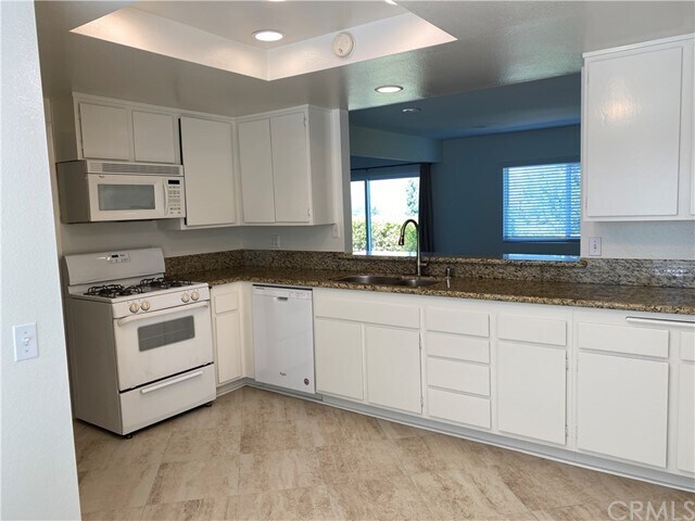 Building Photo - 5570 E Vista Del Amigo