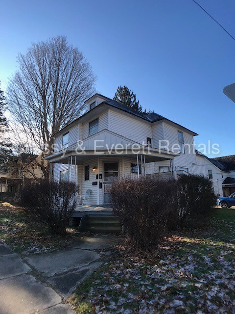 Primary Photo - 104 S 4th St